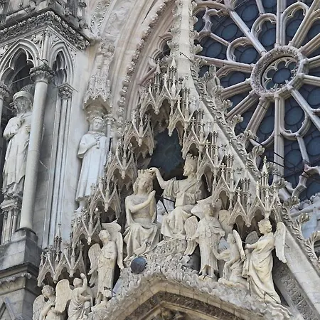 Le Nid Des Rois, à 2 Pas De La Cathédrale
